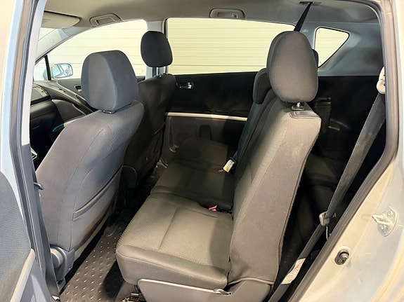 Toyota Corolla Verso 9 of 16