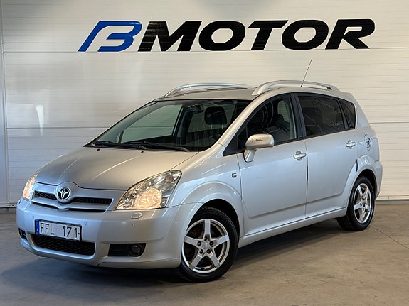 Toyota Corolla Verso 2 of 16