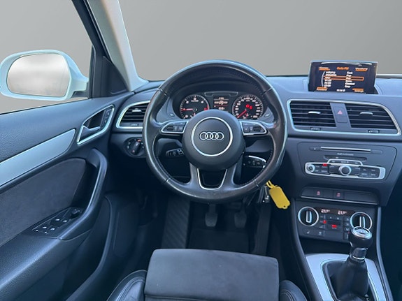 Audi Q3 10 of 21