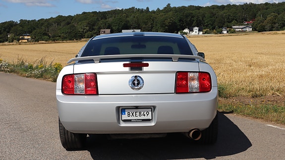 Ford Mustang 7 of 17