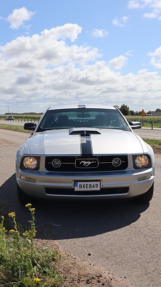Ford Mustang 8 of 17