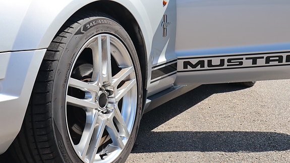 Ford Mustang 16 of 17