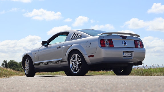 Ford Mustang 6 of 17