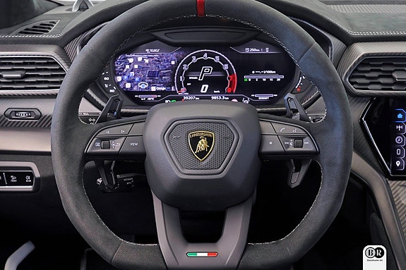 Lamborghini Urus 18 of 18