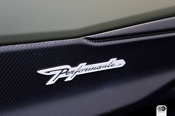 Lamborghini Urus 7 of 18