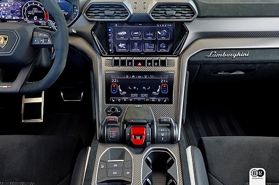 Lamborghini Urus 16 of 18