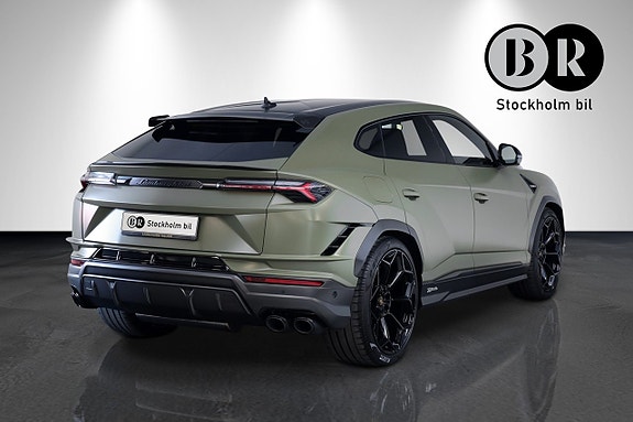 Lamborghini Urus 4 of 18