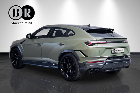 Lamborghini Urus 3 of 18