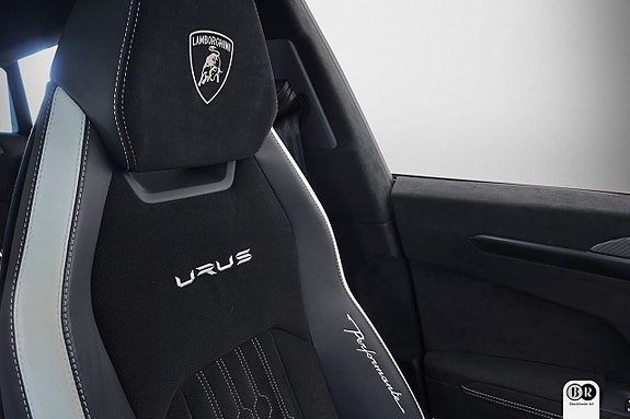 Lamborghini Urus 15 of 18