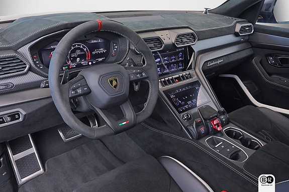 Lamborghini Urus 10 of 18
