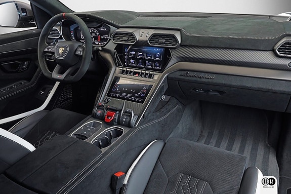 Lamborghini Urus 14 of 18