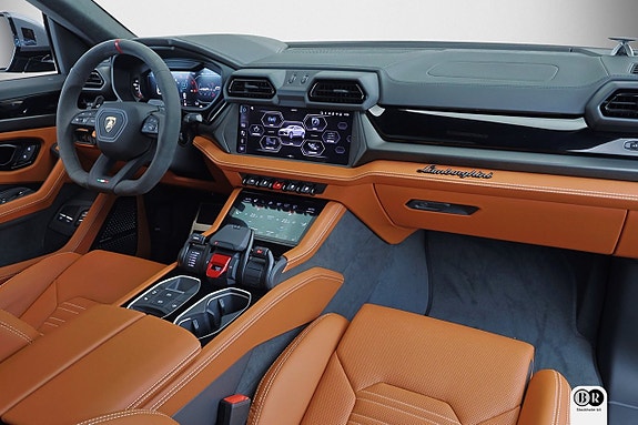 Lamborghini Urus 16 of 19