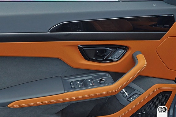 Lamborghini Urus 9 of 19