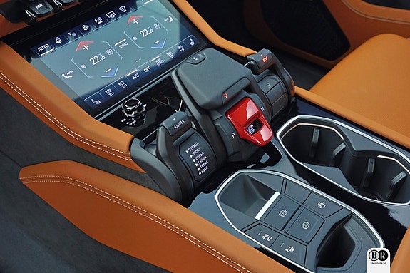Lamborghini Urus 7 of 19