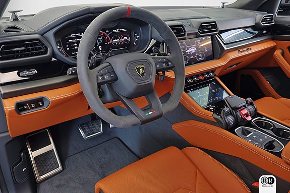 Lamborghini Urus 10 of 19