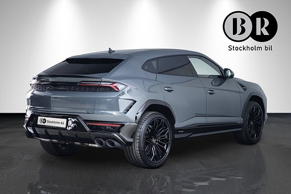 Lamborghini Urus 3 of 19