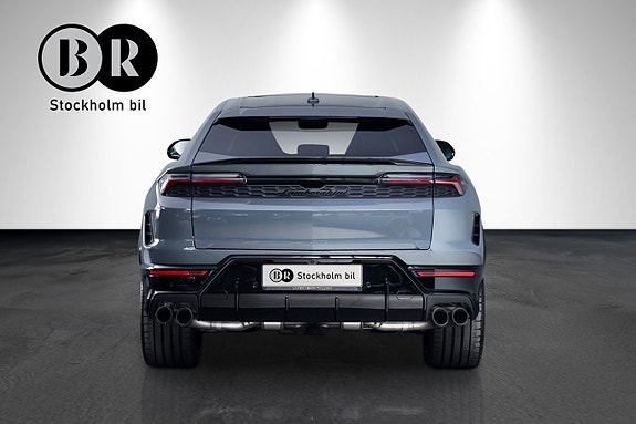 Lamborghini Urus 5 of 19