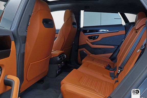 Lamborghini Urus 14 of 19