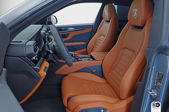 Lamborghini Urus 11 of 19