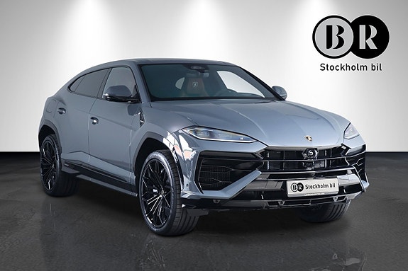 Lamborghini Urus 2 of 19