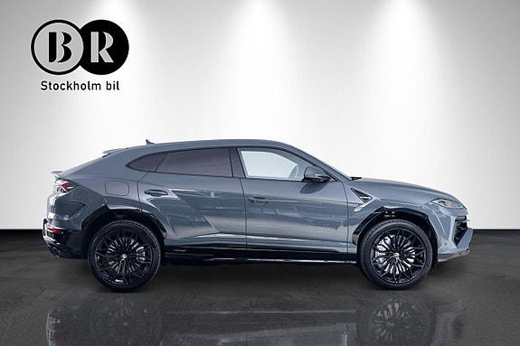 Lamborghini Urus 6 of 19