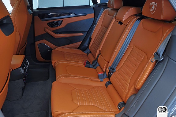 Lamborghini Urus 13 of 19
