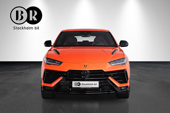 Lamborghini Urus 2 of 19