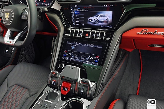 Lamborghini Urus 13 of 19