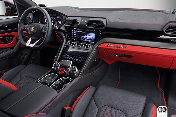 Lamborghini Urus 14 of 19