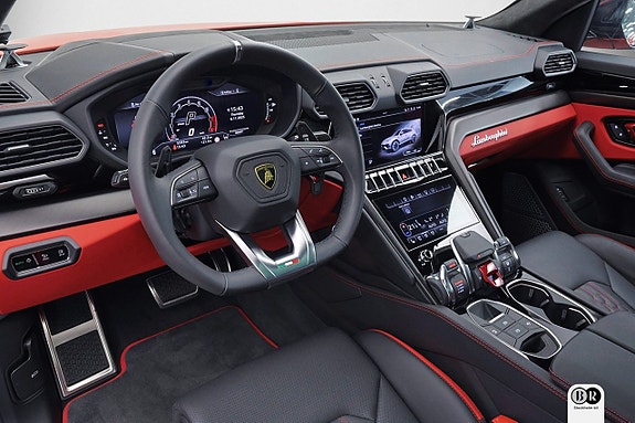 Lamborghini Urus 16 of 19