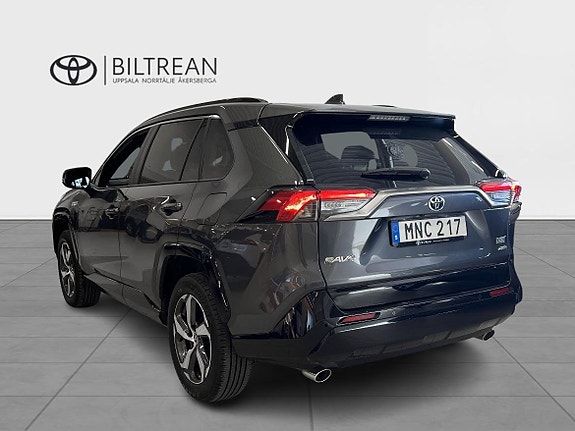 Toyota RAV4 4 of 17