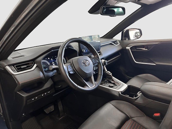 Toyota RAV4 9 of 17