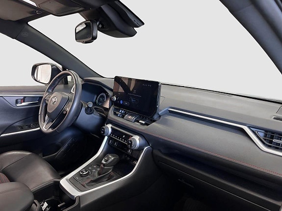 Toyota RAV4 8 of 17