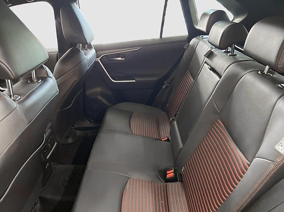 Toyota RAV4 14 of 17