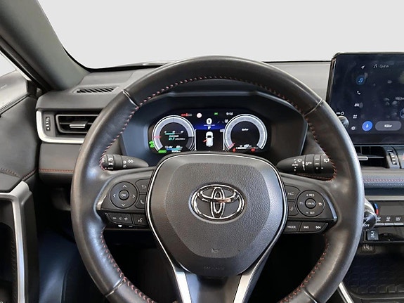 Toyota RAV4 10 of 17