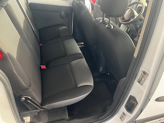 Renault Kangoo Express 12 of 16