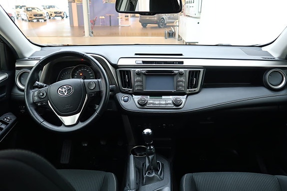 Toyota RAV4 6 of 19
