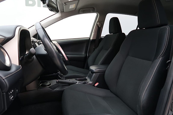 Toyota RAV4 4 of 19