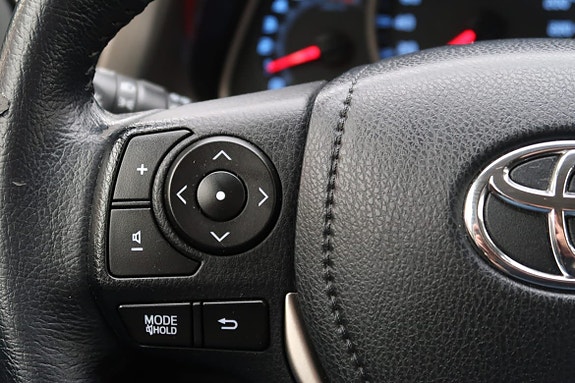 Toyota RAV4 9 of 19