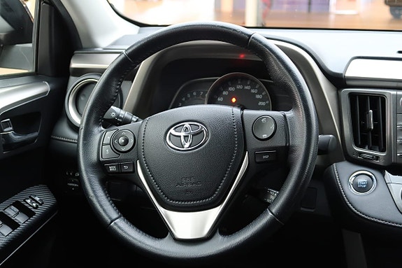 Toyota RAV4 7 of 19