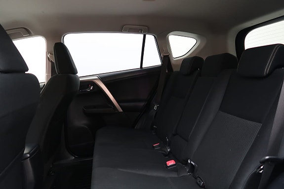 Toyota RAV4 5 of 19