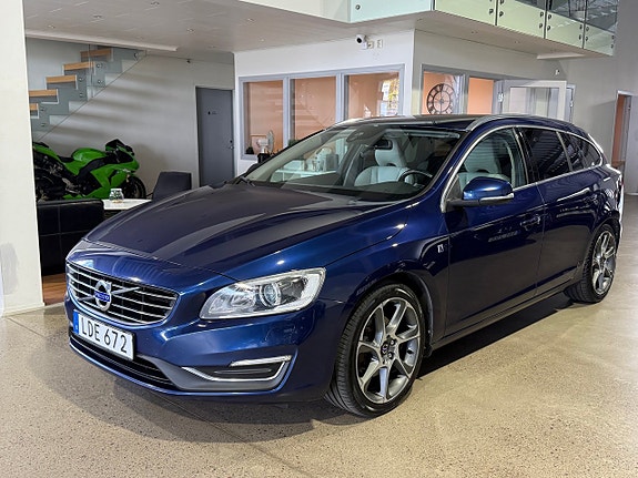 Volvo V60 2 of 26