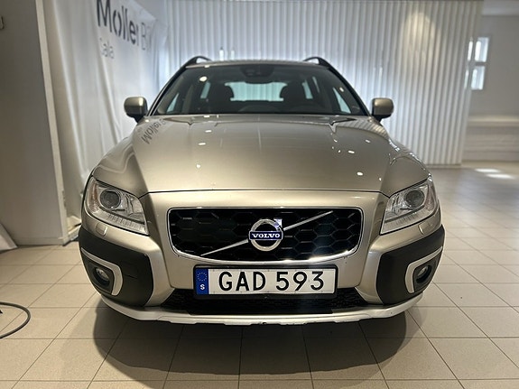 Volvo XC70 2 of 22