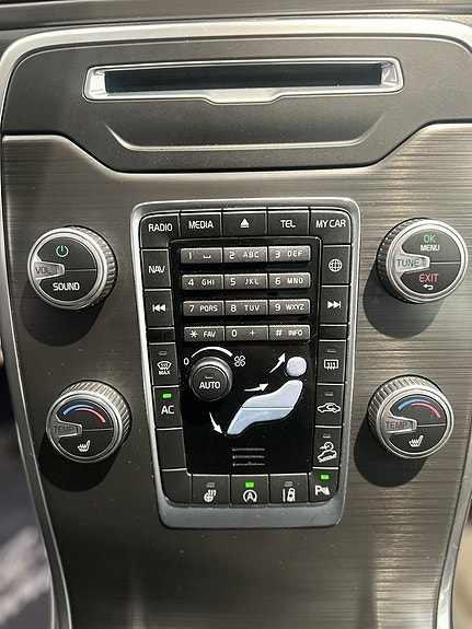 Volvo XC70 15 of 22