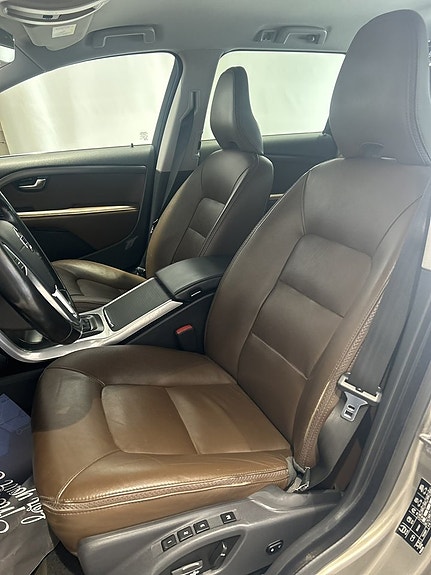 Volvo XC70 12 of 22