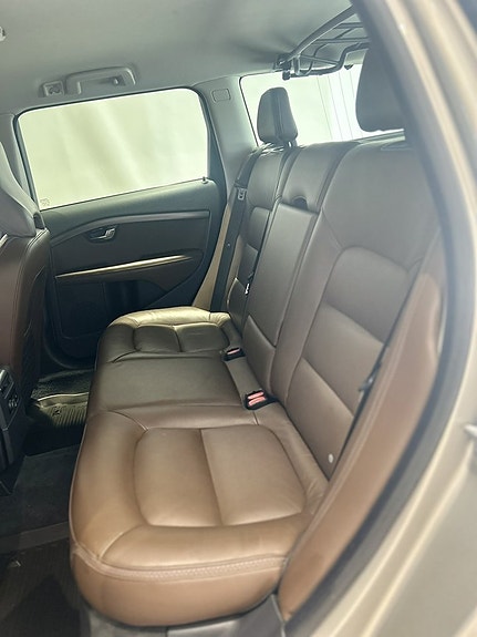 Volvo XC70 10 of 22