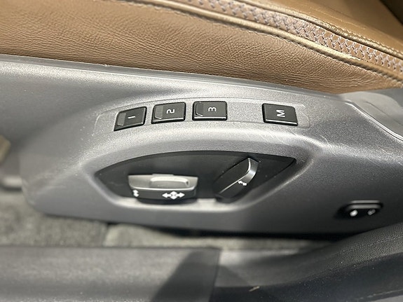 Volvo XC70 13 of 22