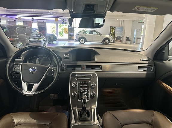 Volvo XC70 11 of 22