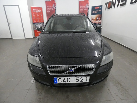 Volvo V50 2 of 15