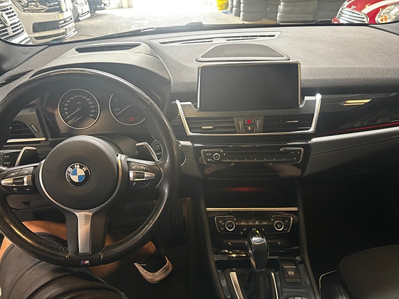 BMW 218d 6 of 8